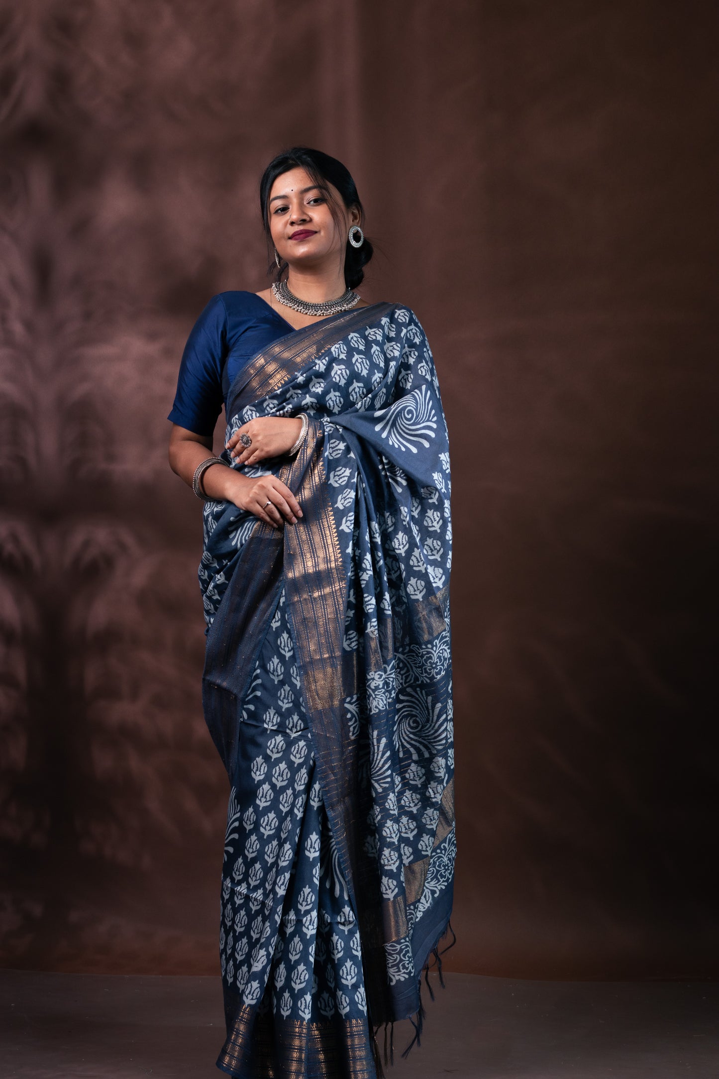 Greyish Blue Linen Chanderi Silk Saree With Blouse piece