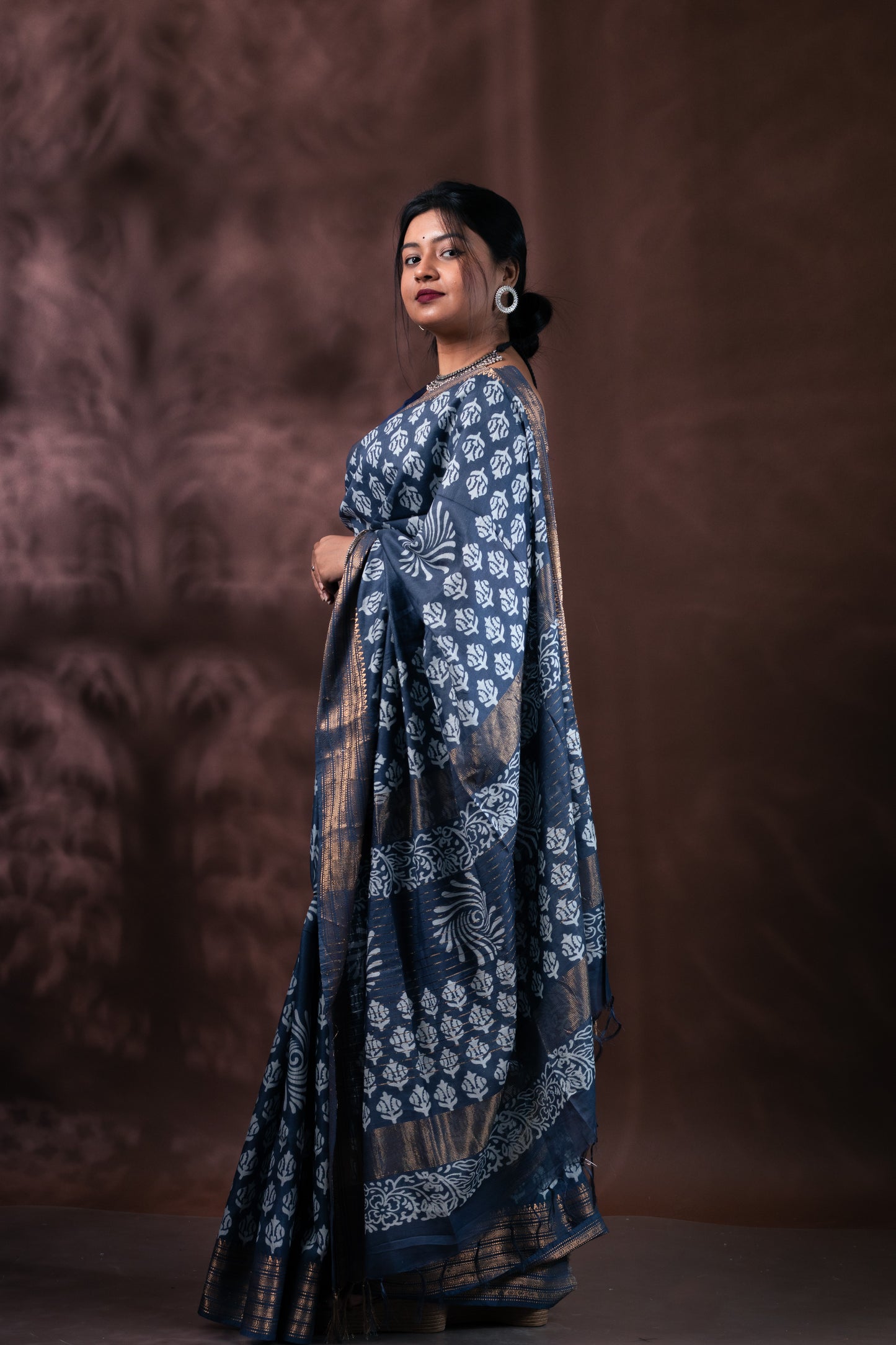 Greyish Blue Linen Chanderi Silk Saree With Blouse piece